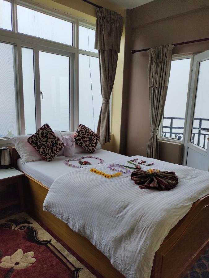 Hotel High Ground Inn Sarangkot Pokhara Extérieur photo