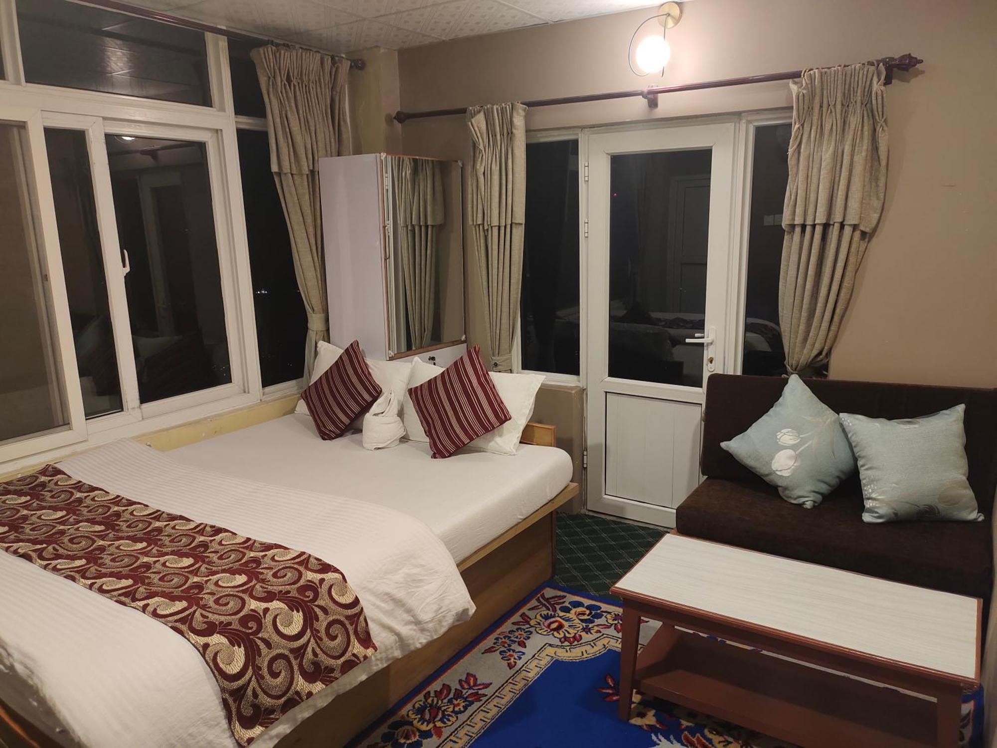 Hotel High Ground Inn Sarangkot Pokhara Extérieur photo