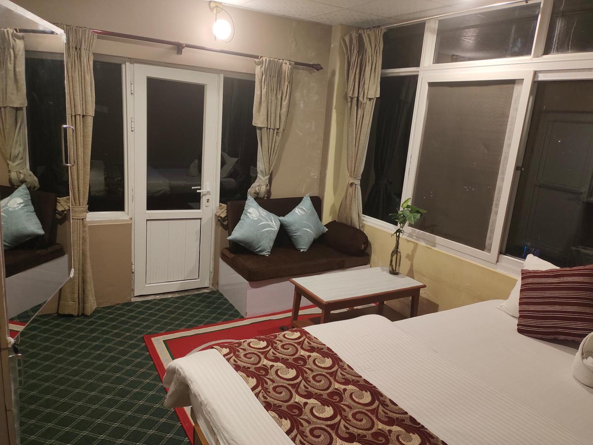 Hotel High Ground Inn Sarangkot Pokhara Extérieur photo