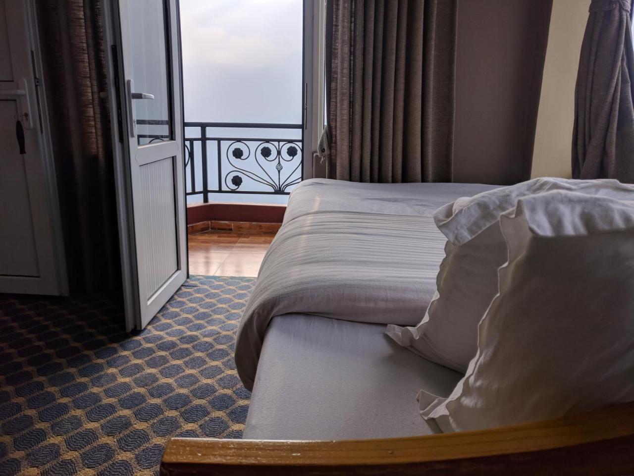 Hotel High Ground Inn Sarangkot Pokhara Extérieur photo